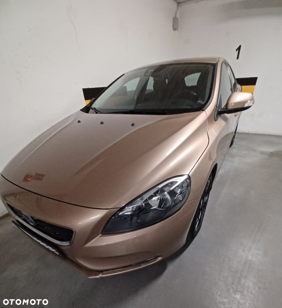 Volvo V40 T4 Base - 1
