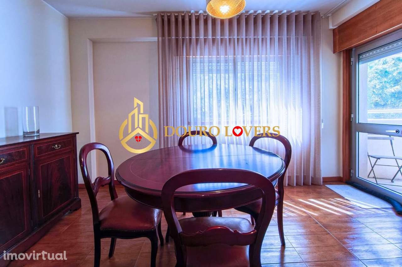 T2 c/ varanda junto ao Polo Universitário e Hospital S. João - Grande imagem: 5/27