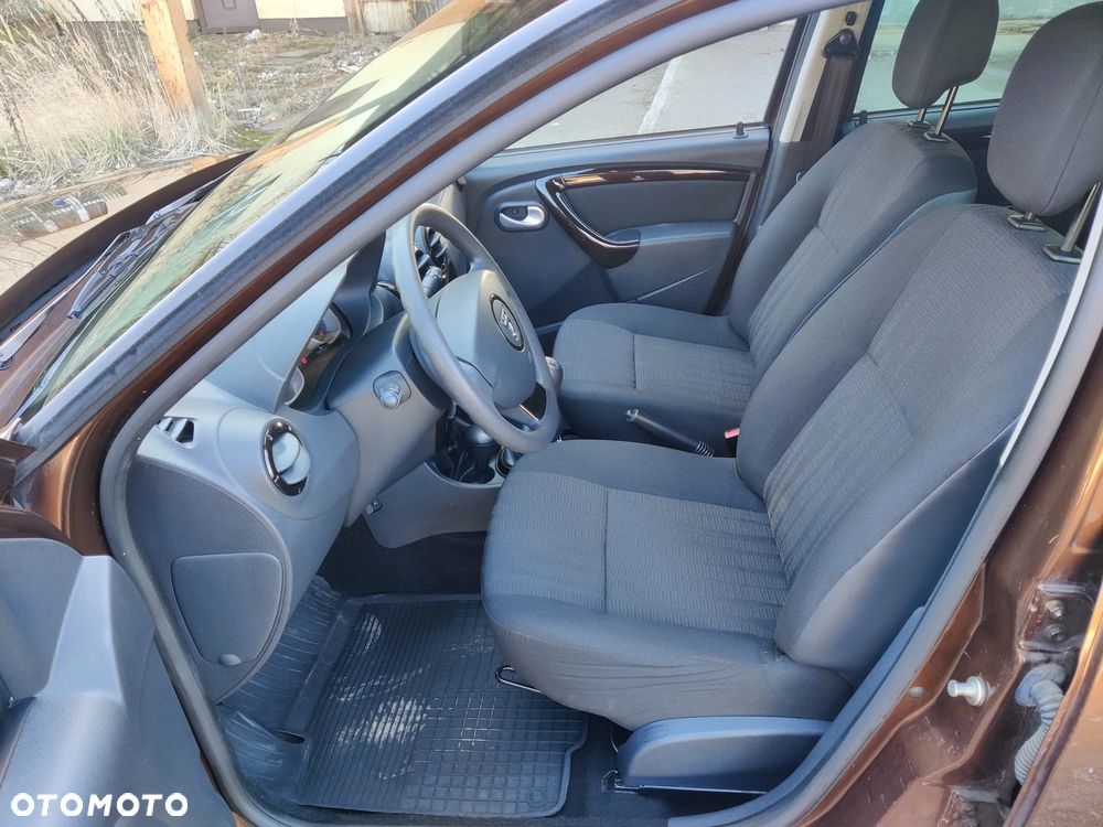 Dacia Duster 1.6 16V 105 4x2 Celebration - 17
