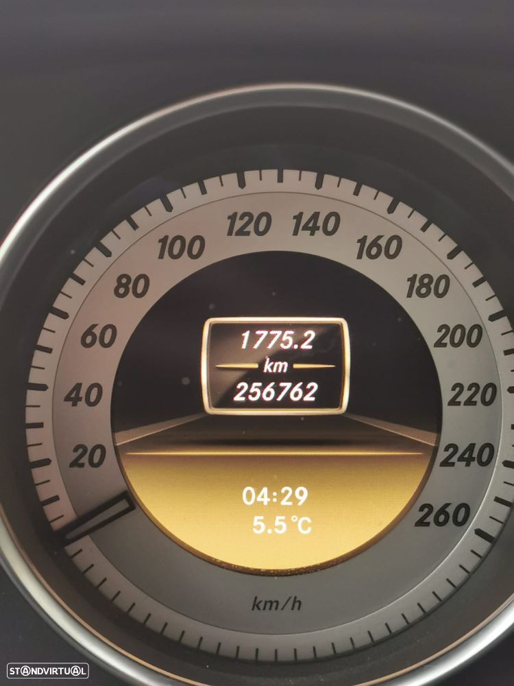 Mercedes-Benz C 220 CDI DPF (BlueEFFICIENCY) Avantgarde - 5