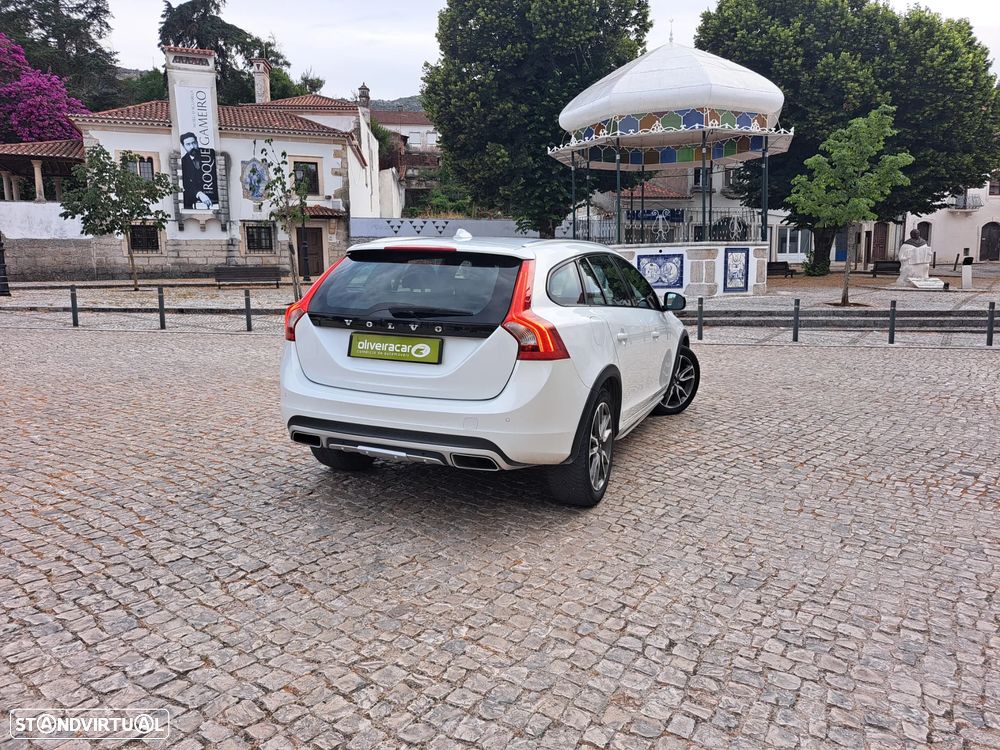Volvo V60 Cross Country D4 Momentum - 4