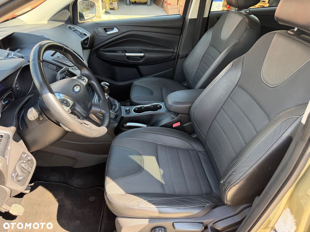 Ford Kuga 2.0 TDCi 2x4 Titanium - 18