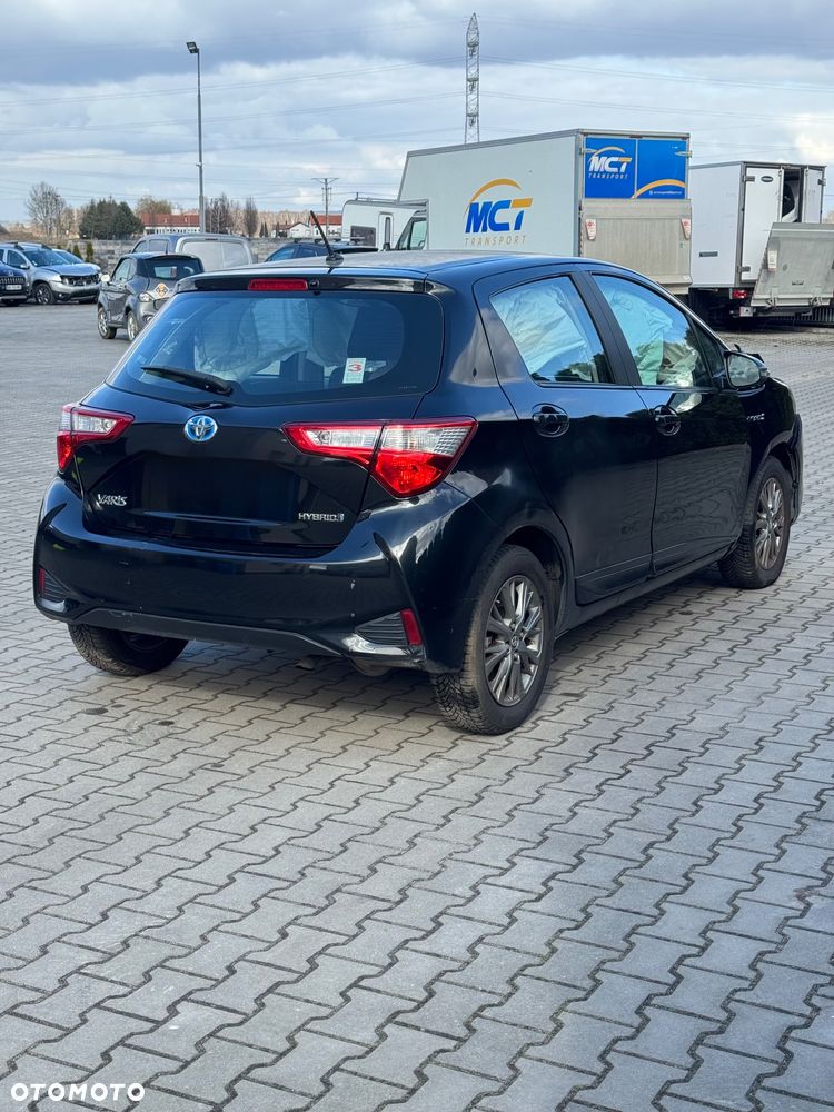 Toyota Yaris Hybrid 100 Life - 6