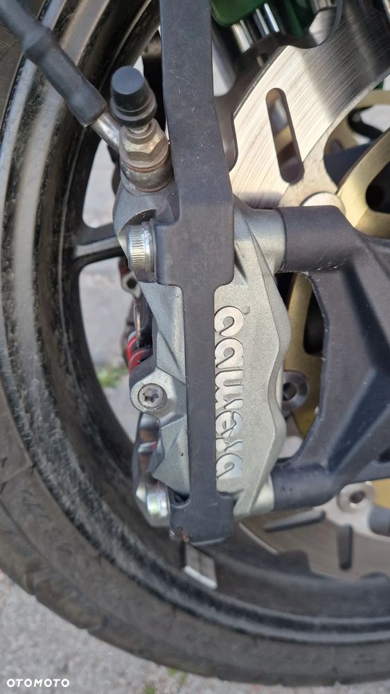 Benelli 752 S - 13