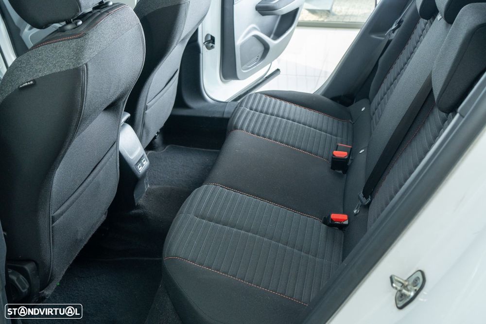 Peugeot e-2008 50 kWh Active - 9