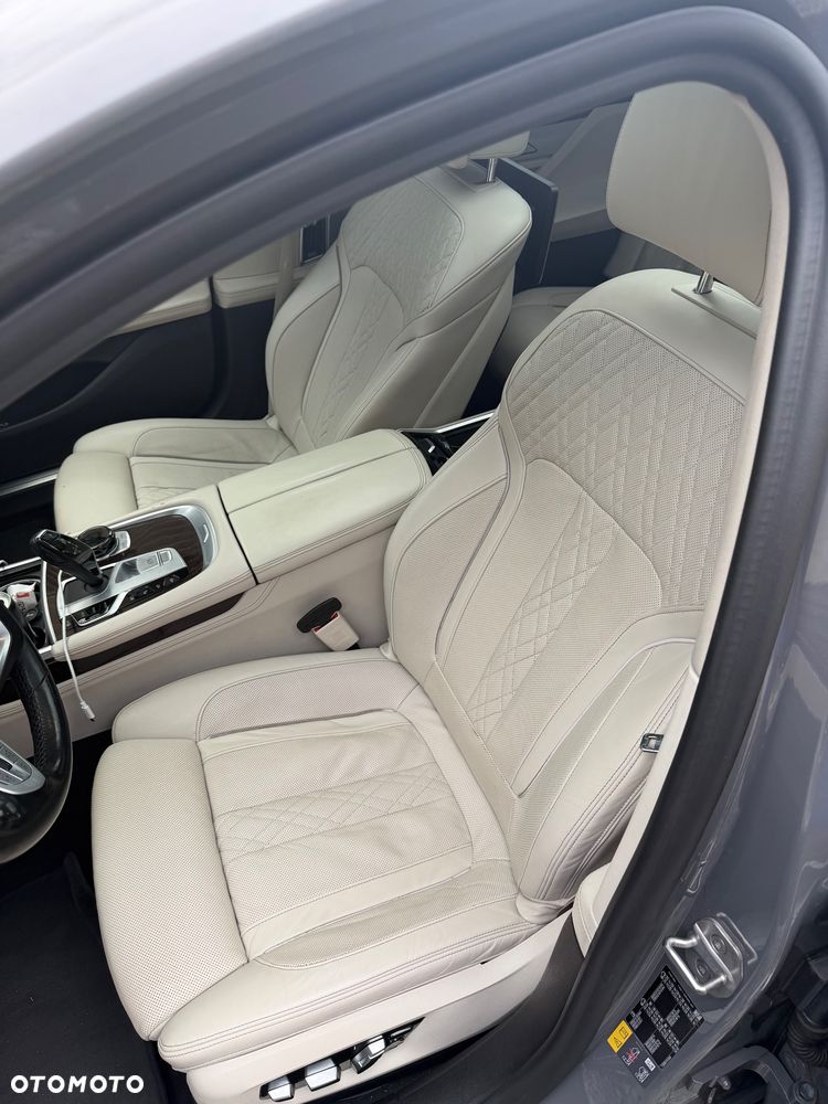 BMW Seria 7 - 28