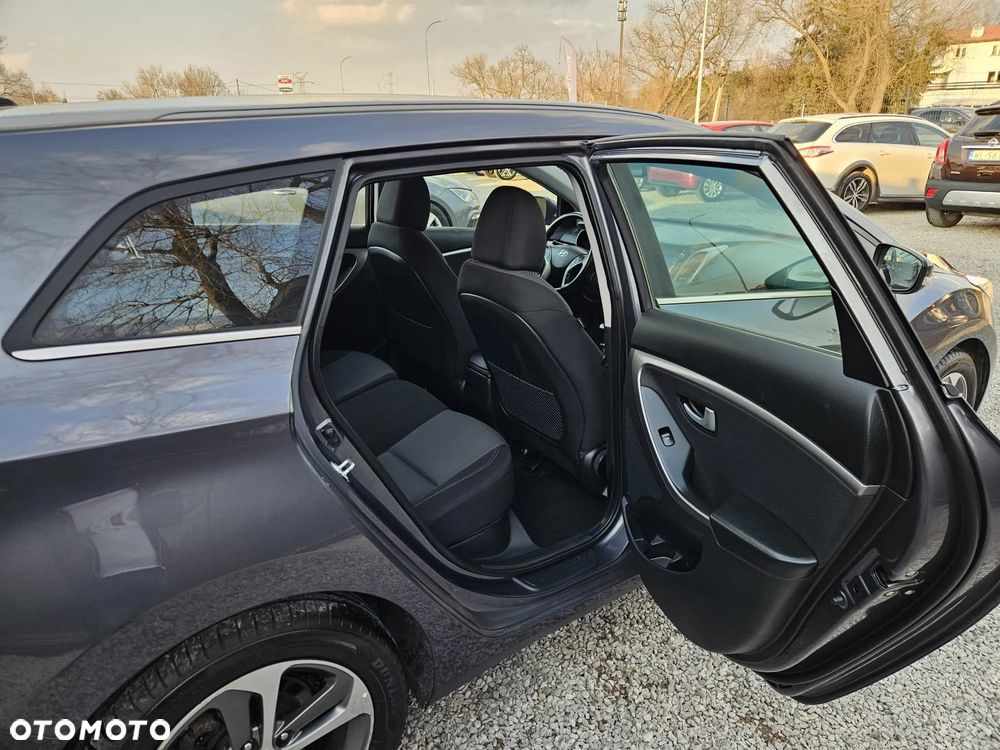 Hyundai i30 blue Kombi 1.6 CRDi Style - 33