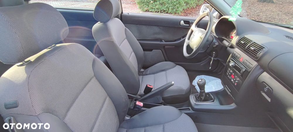 Audi A3 3-drzwiowe 1.6 Ambiente - 9