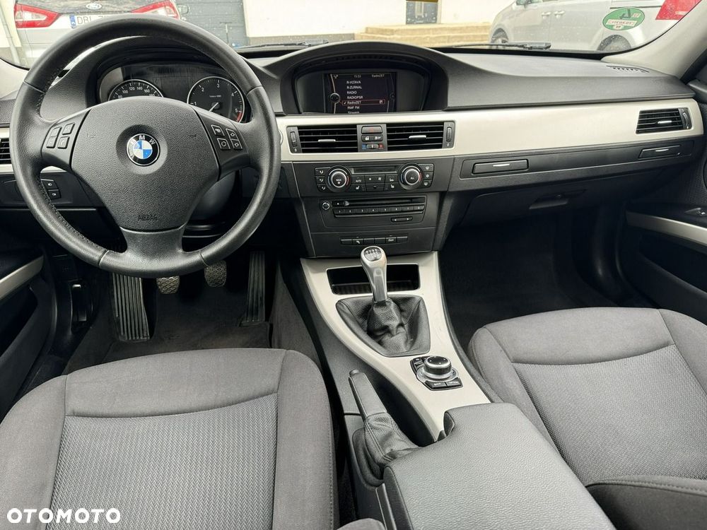 BMW Seria 3 318d DPF Edition Exclusive - 24