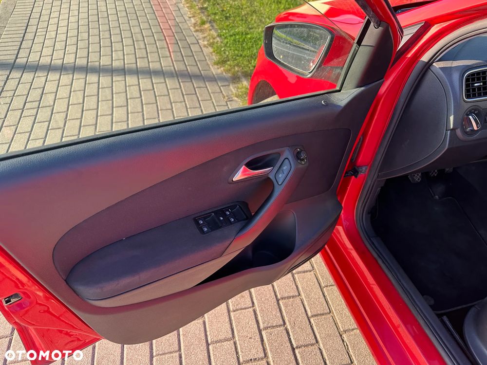 Volkswagen Polo 1.6 TDI Blue Motion Technology Comfortline - 14