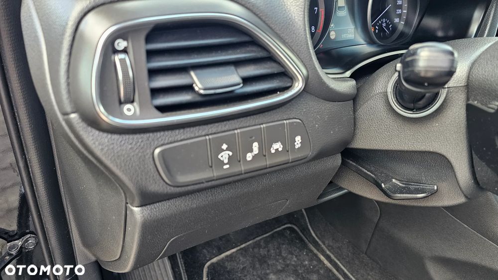 Hyundai i30 1.4 T-GDI Premiere Luxury DCT - 12