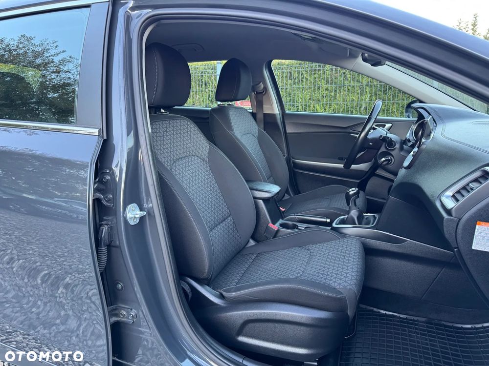Kia Ceed 1.6 CRDi mHEV M - 24