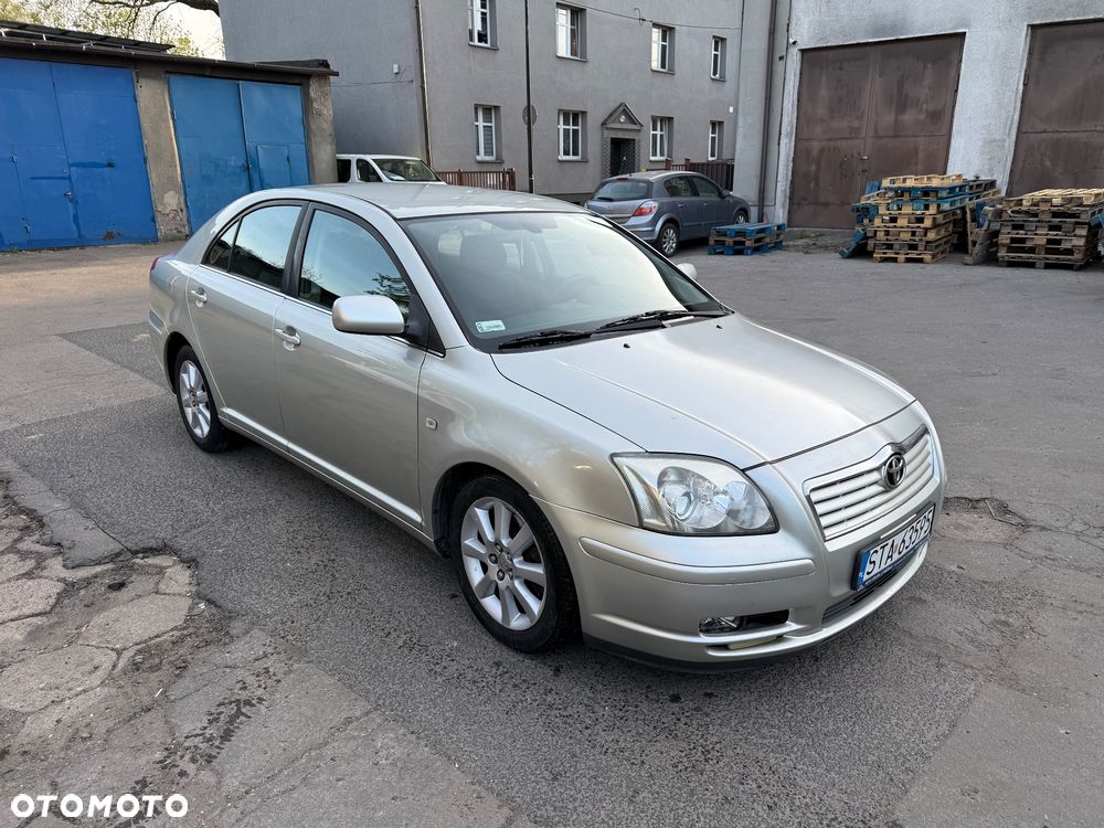 Toyota Avensis - 1