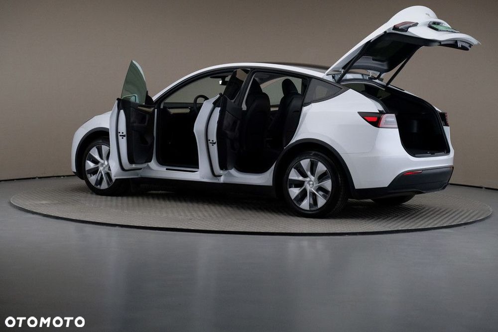 Tesla Model Y - 7