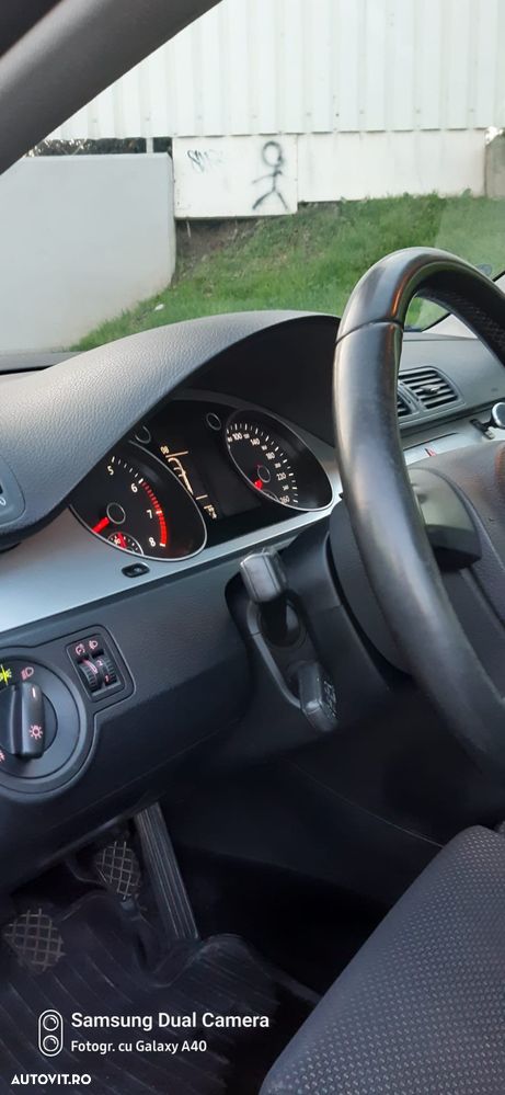 Volkswagen Passat - 11