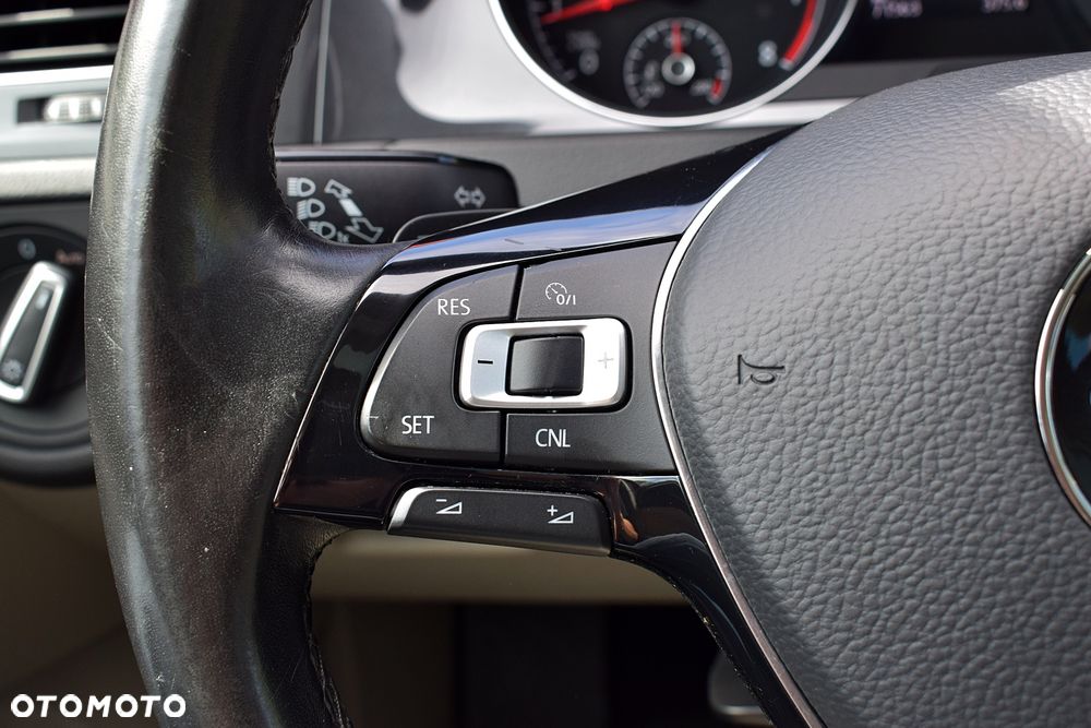 Volkswagen Golf - 9