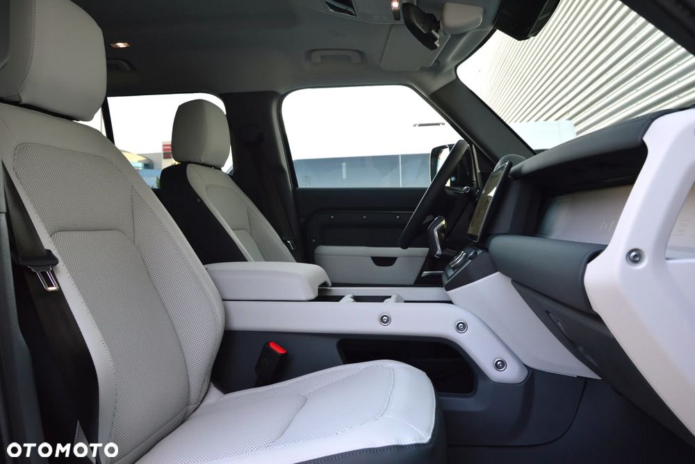 Land Rover Defender 3.0 D250 mHEV - 22