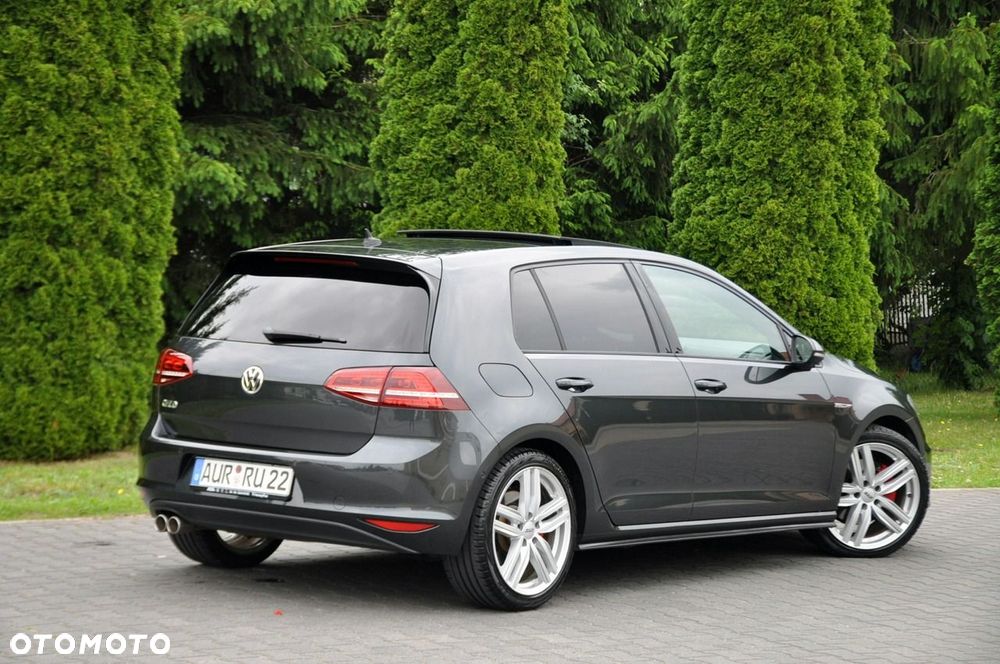 Volkswagen Golf - 6