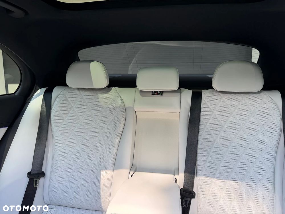 Mercedes-Benz Klasa E 220 d mHEV Exclusive 9G-Tronic - 18