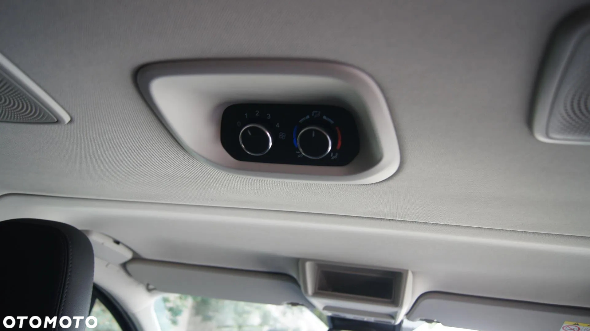 Ford Tourneo Custom 2.0 EcoBlue L2 Shuttle Bus Titanium - 24