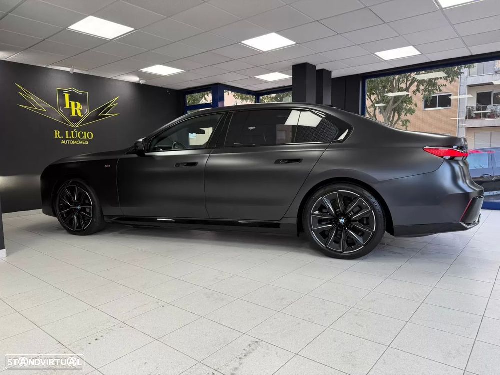 BMW i7 eDrive50 Pack Desportivo M - 13