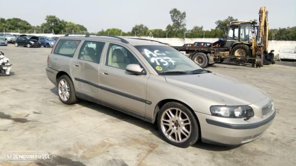 Para peças VOLVO V70 II (SW) - 2
