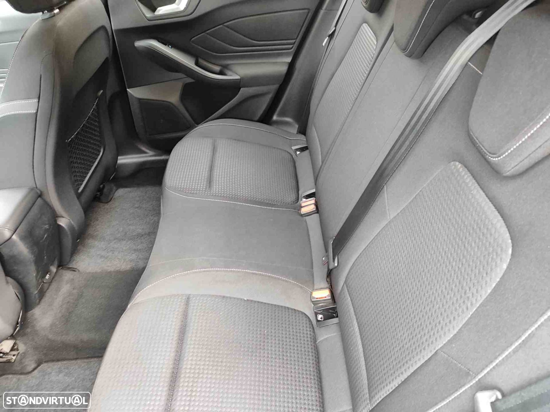 Ford Focus 1.5 TDCi EcoBlue Connected - 4