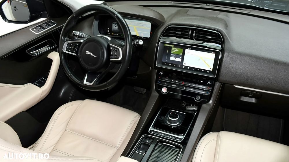 Jaguar F-Pace P250 AWD SE - 11