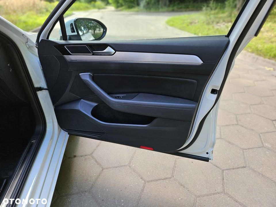Volkswagen Passat 2.0 TDI SCR Highline - 16