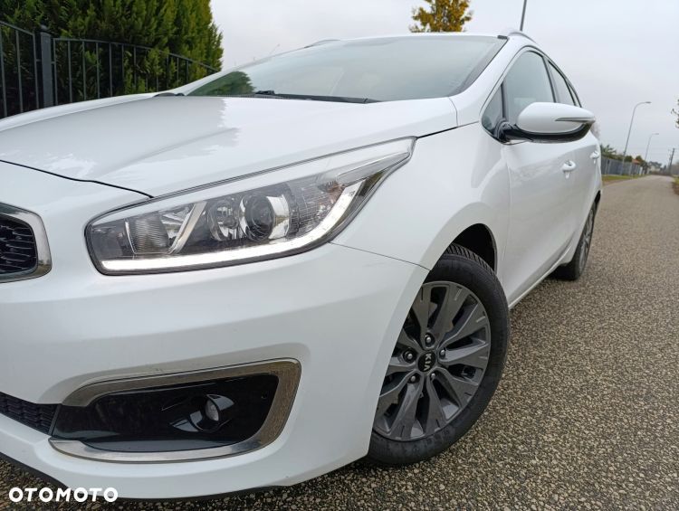 Kia Ceed 1.6 CRDi 115 Dream-Team Edition - 1