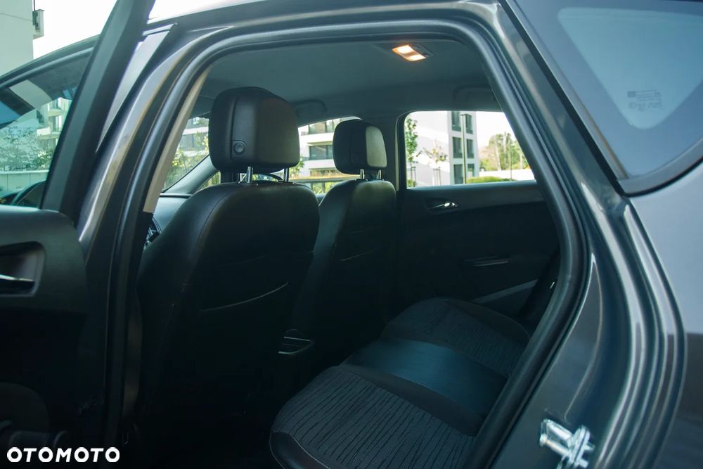 Opel Astra 1.4 Innovation - 30