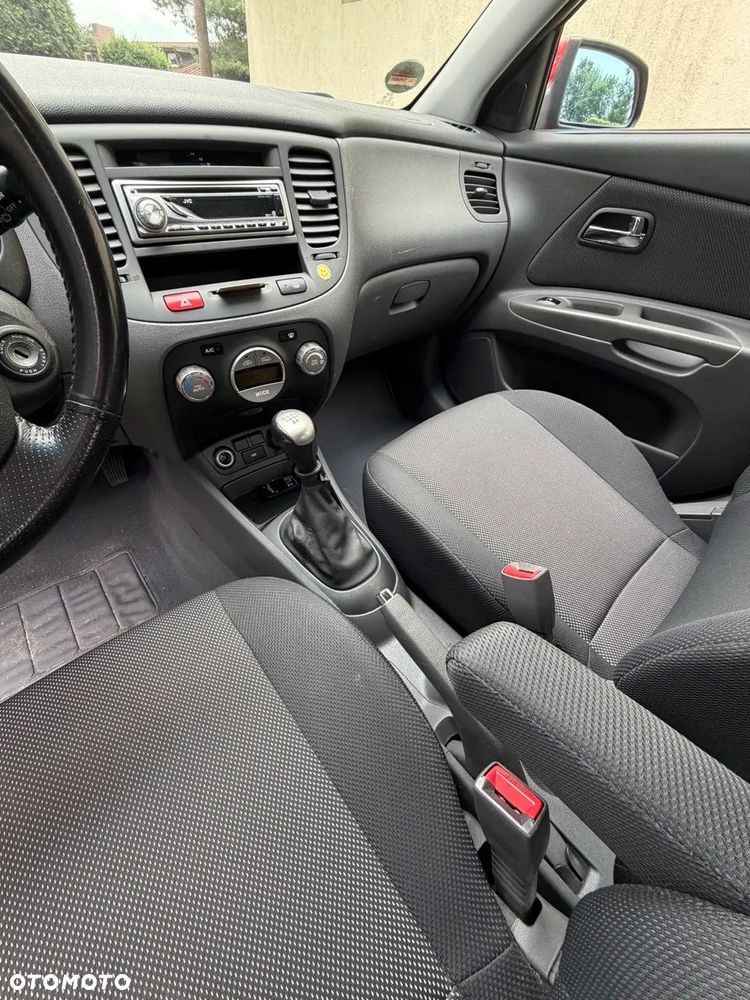 Kia Rio - 8