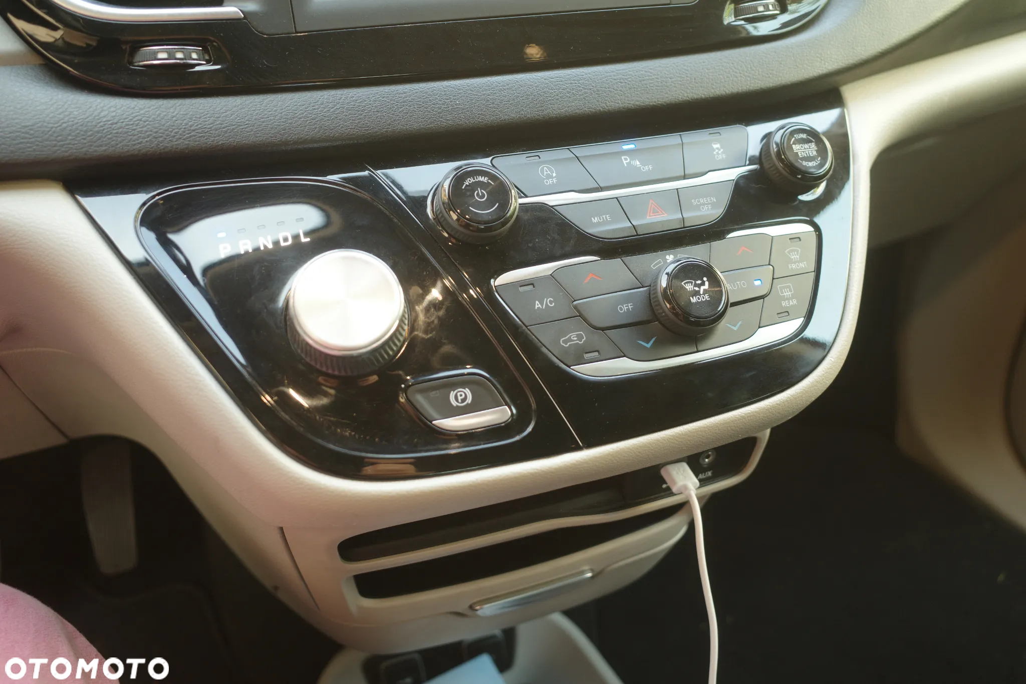 Chrysler Pacifica - 20
