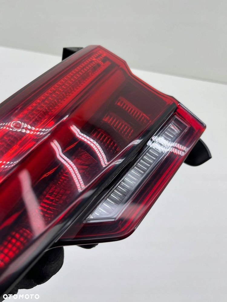 AUDI A4 B9 LAMPA PRAWA TYŁ W KLAPĘ LED 8W5945094B - 8