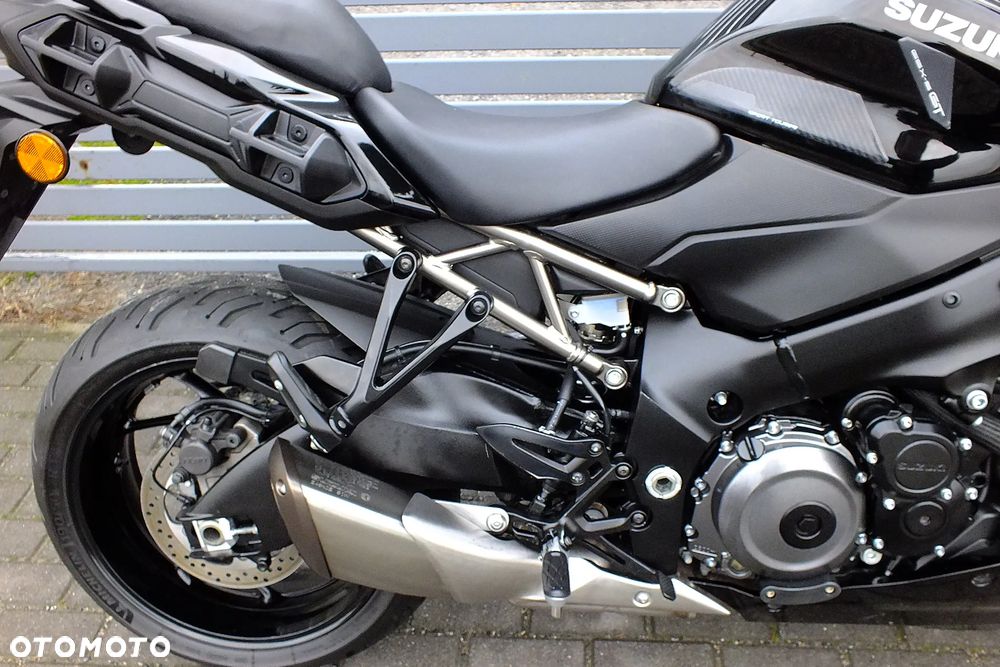 Suzuki GSX 1000 - 9