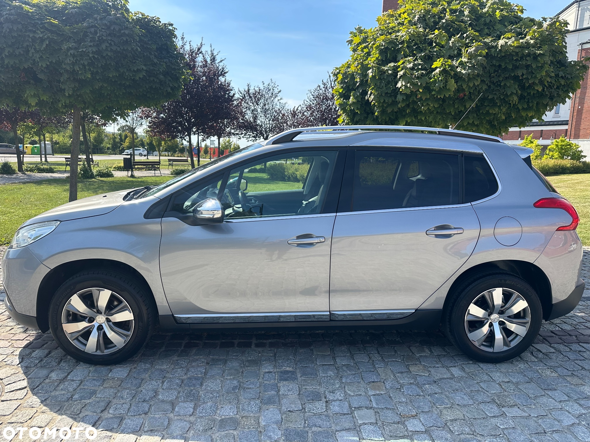 Peugeot 2008 1.2 Pure Tech GPF Signature S&S EAT6 - 6
