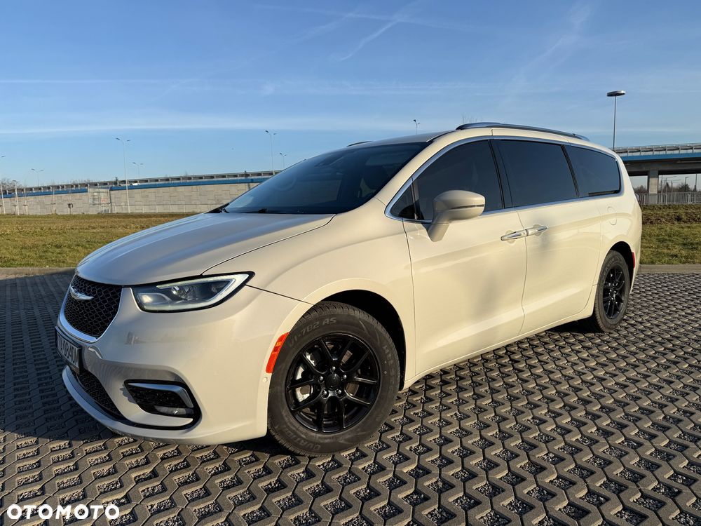 Chrysler Pacifica - 2