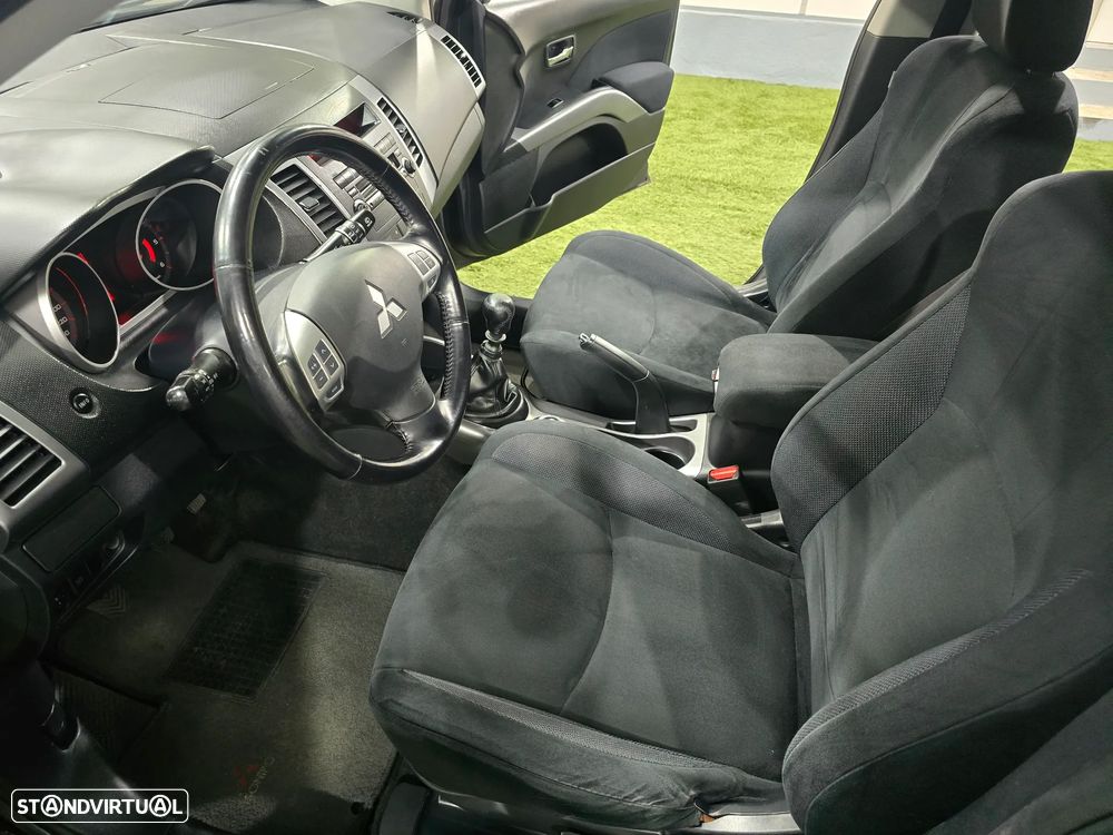 Mitsubishi Outlander 2.0 DI-D Instyle 4WD - 13