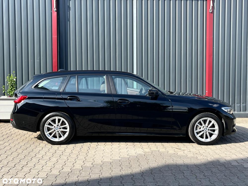 BMW Seria 3 330i xDrive Advantage sport - 11