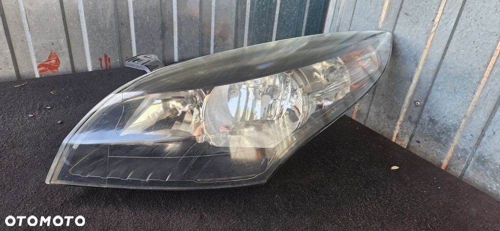 Lampa przednia lewa prawa przód reflektor przedni lewy prawy Renault Megane 3 - 2