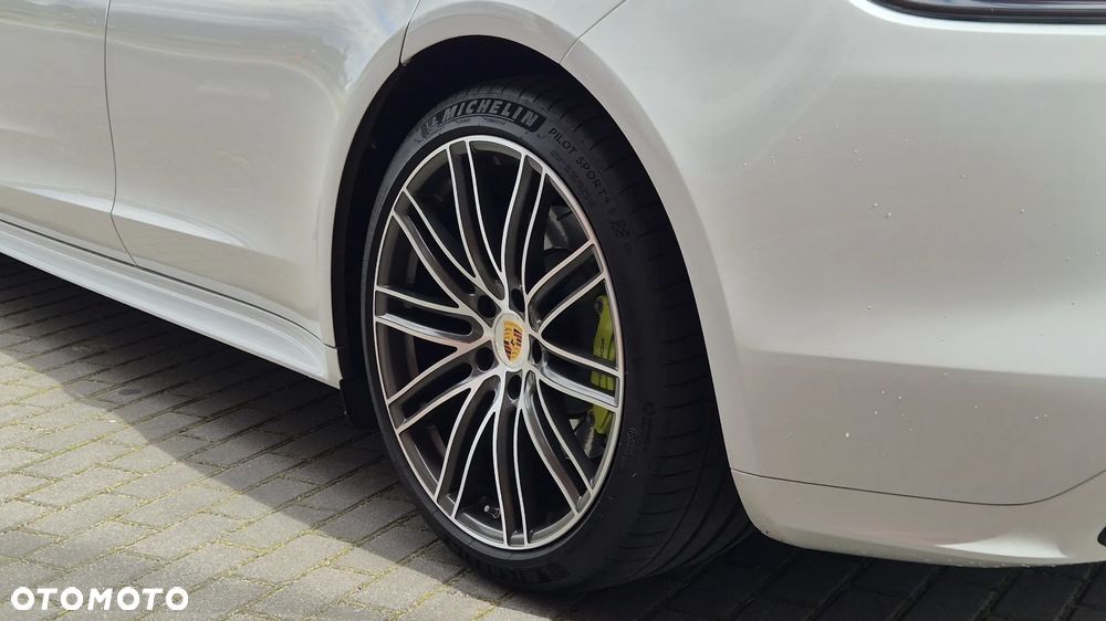 Porsche Panamera 4 E-Hybrid - 5