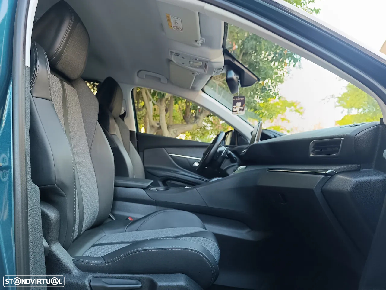 Peugeot 5008 1.2 PureTech Allure EAT8 - 19