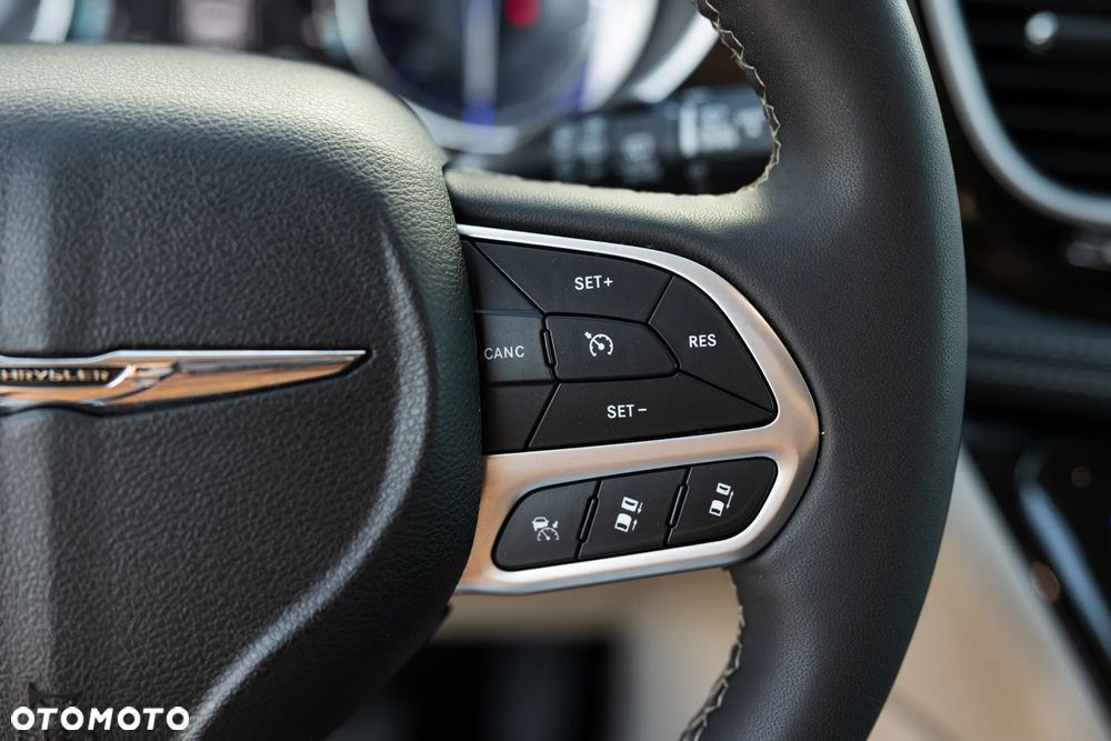 Chrysler Pacifica - 40