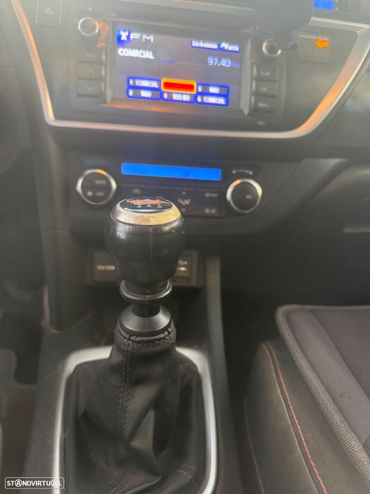 Toyota Auris 1.4 D-4D Comfort+Pack Sport - 8