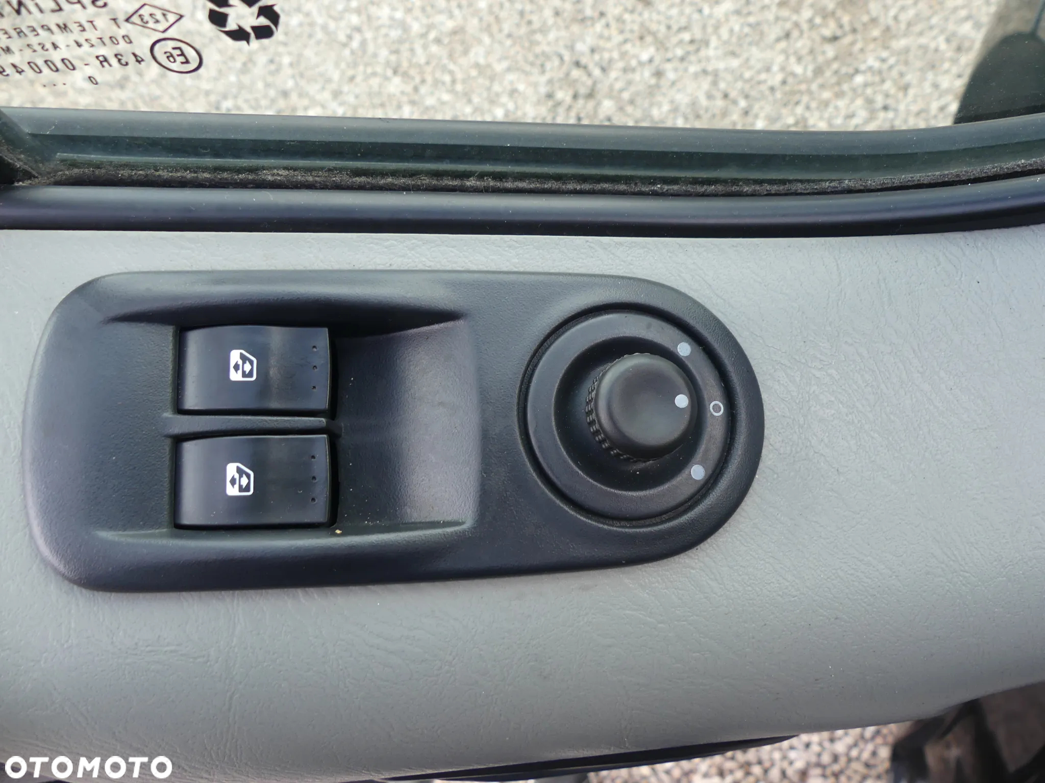 Renault Trafic 2.0 dCi 115 FAP Grand Passenger Black Edition - 16