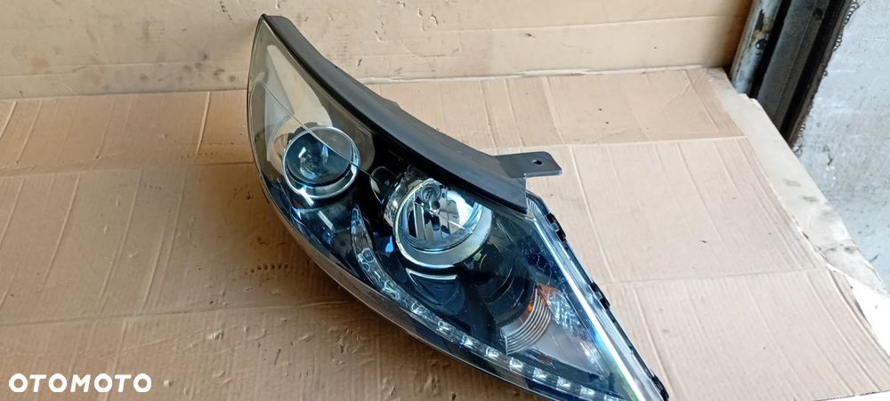 Lampa prawy przód przednia prawa XENON Kia Sportage III 3 UK 92102-3U310 - 2