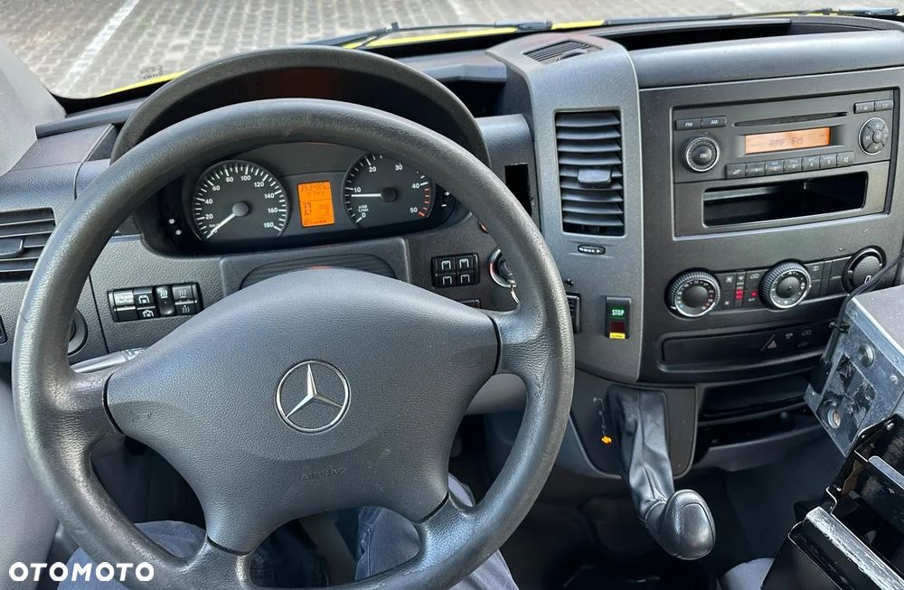Mercedes-Benz Sprinter - 13