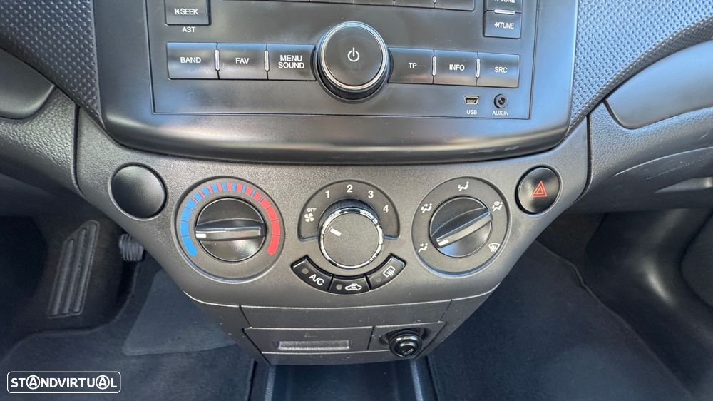 Chevrolet Aveo 1.2 LS - 23