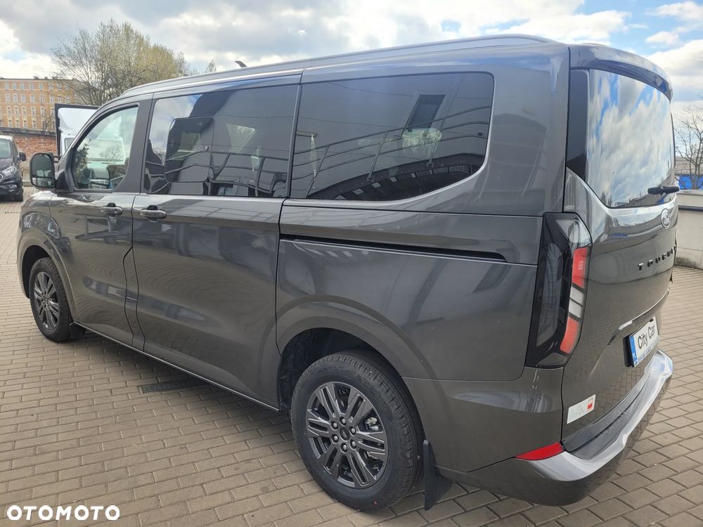 Ford Tourneo Custom - 12