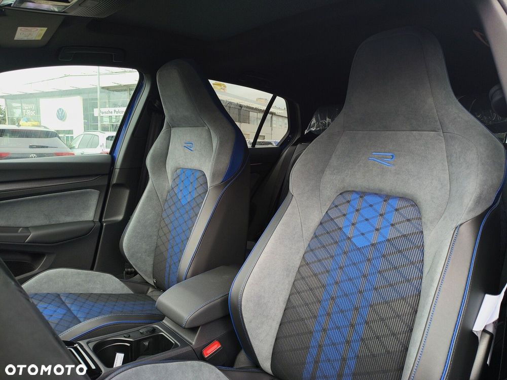 Volkswagen Golf - 11